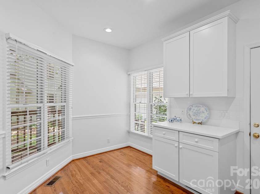 62 Pinnacle Point, Asheville, NC 28805.  MLS# CAR4403361, YatesRealty ID 39922. 