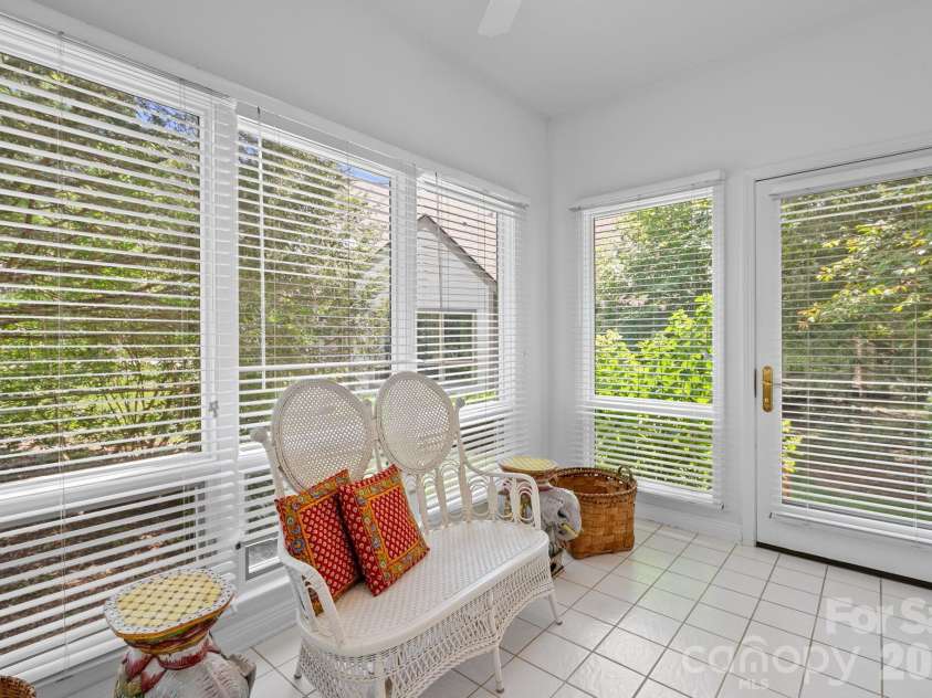 62 Pinnacle Point, Asheville, NC 28805.  MLS# CAR4403361, YatesRealty ID 39922. 
