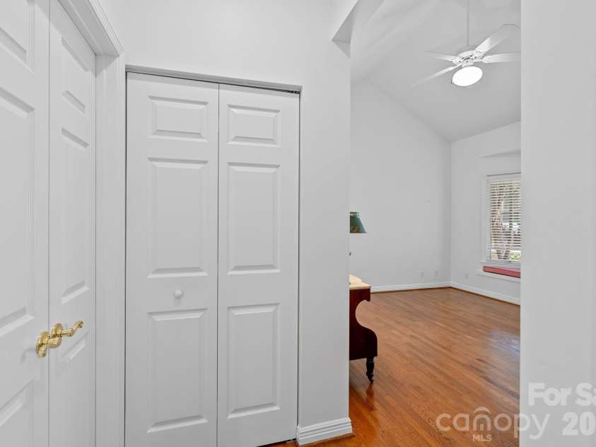 62 Pinnacle Point, Asheville, NC 28805.  MLS# CAR4403361, YatesRealty ID 39922. 