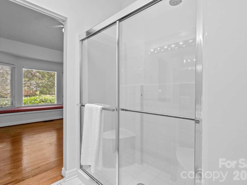 62 Pinnacle Point, Asheville, NC 28805.  MLS# CAR4403361, YatesRealty ID 39922. 