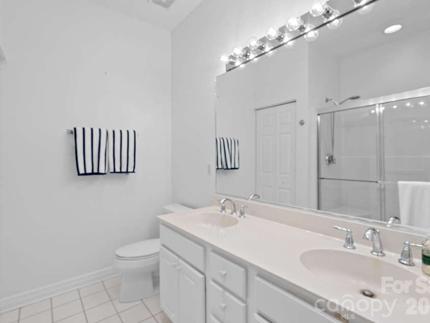 62 Pinnacle Point, Asheville, NC 28805.  MLS# CAR4403361, YatesRealty ID 39922. 