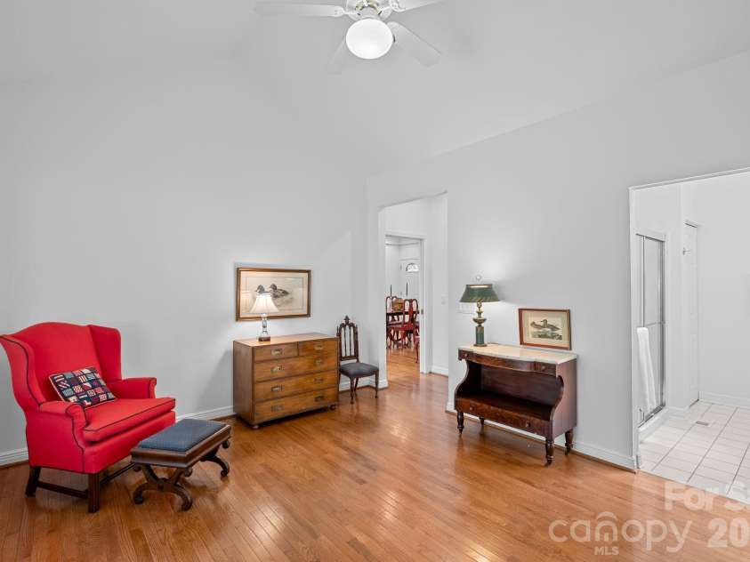 62 Pinnacle Point, Asheville, NC 28805.  MLS# CAR4403361, YatesRealty ID 39922. 