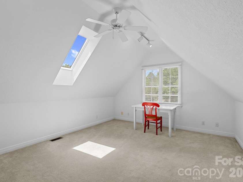 62 Pinnacle Point, Asheville, NC 28805.  MLS# CAR4403361, YatesRealty ID 39922. 