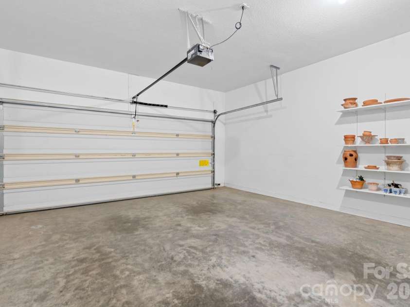 62 Pinnacle Point, Asheville, NC 28805.  MLS# CAR4403361, YatesRealty ID 39922. 