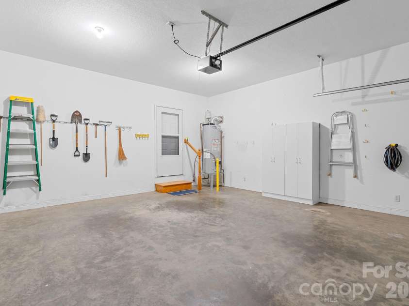 62 Pinnacle Point, Asheville, NC 28805.  MLS# CAR4403361, YatesRealty ID 39922. 