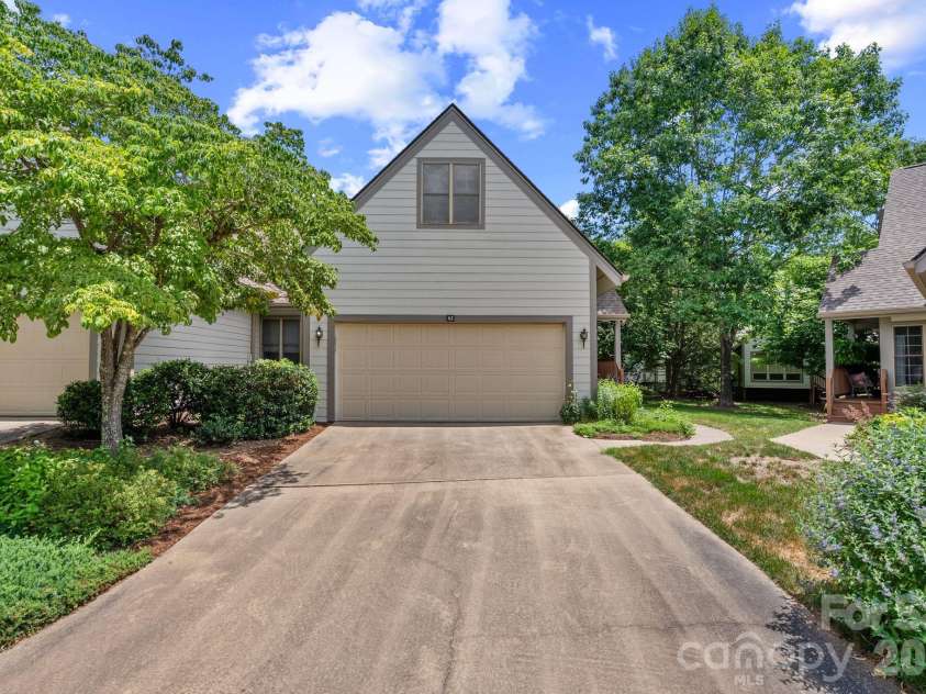 62 Pinnacle Point, Asheville, NC 28805.  MLS# CAR4403361, YatesRealty ID 39922. 