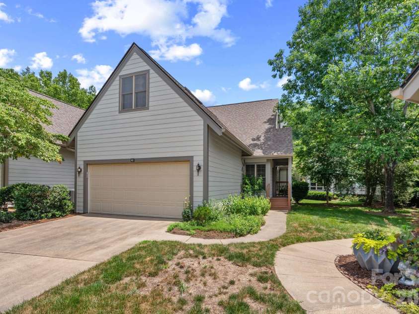 62 Pinnacle Point, Asheville, NC 28805.  MLS# CAR4403361, YatesRealty ID 39922. 