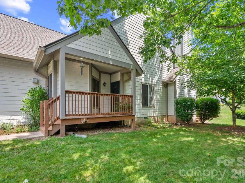 62 Pinnacle Point, Asheville, NC 28805.  MLS# CAR4403361, YatesRealty ID 39922. 