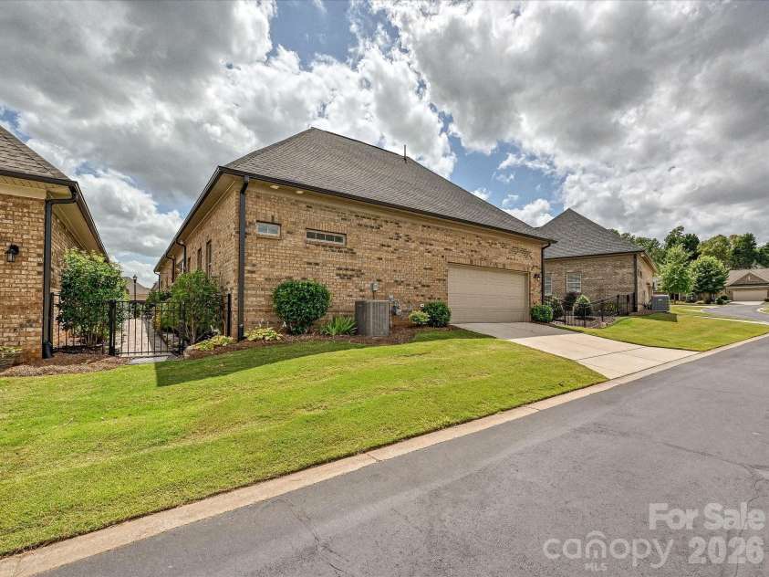 5008 Vita Way, Belmont, NC 28012.  MLS# CAR4406973, YatesRealty ID 39925. Easy access to your back load garage