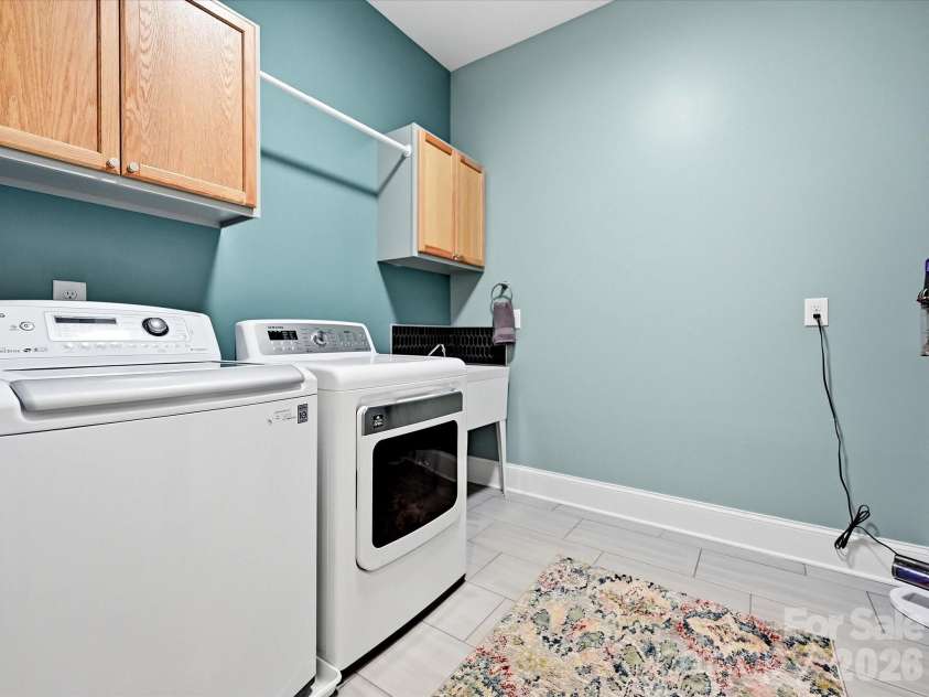 5008 Vita Way, Belmont, NC 28012.  MLS# CAR4406973, YatesRealty ID 39925. Laundry features custom cabinets and a handy sink