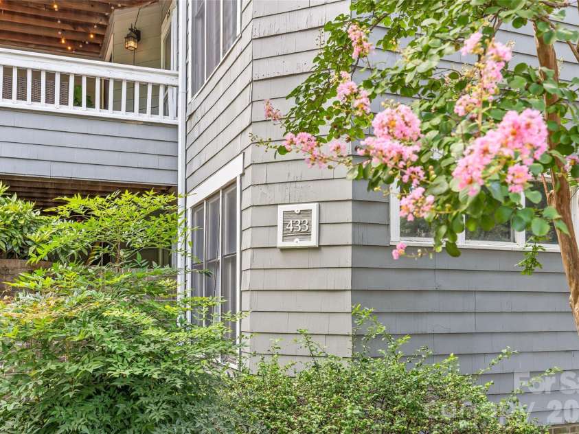 433 8th Street, Charlotte, NC 28202.  MLS# CAR4402319, YatesRealty ID 39926. 