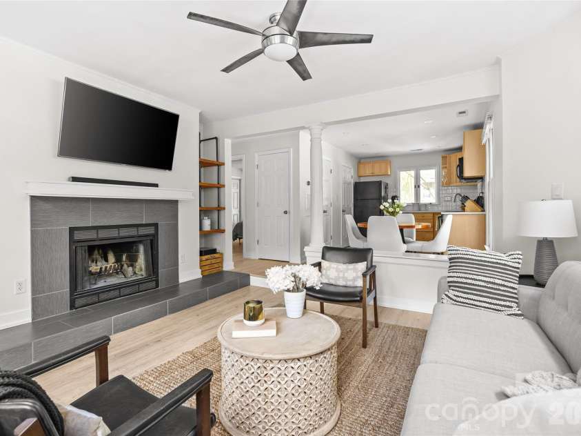 433 8th Street, Charlotte, NC 28202.  MLS# CAR4402319, YatesRealty ID 39926. 