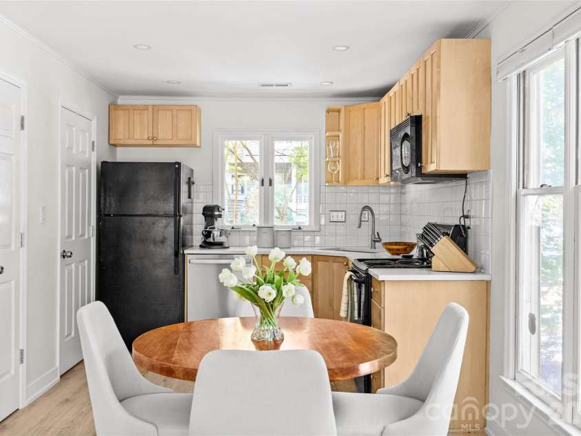433 8th Street, Charlotte, NC 28202.  MLS# CAR4402319, YatesRealty ID 39926. 