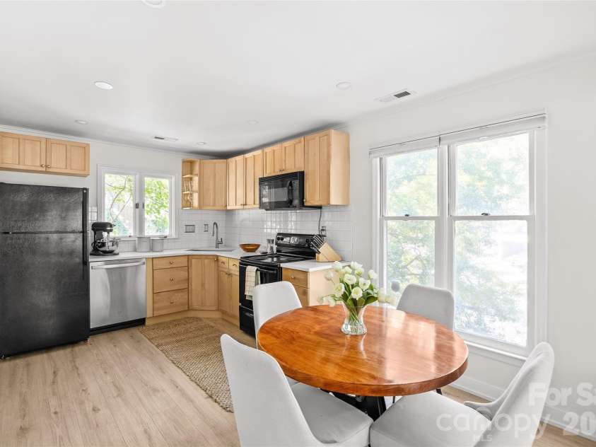 433 8th Street, Charlotte, NC 28202.  MLS# CAR4402319, YatesRealty ID 39926. 