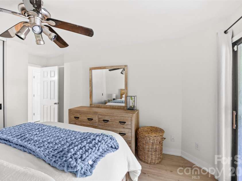433 8th Street, Charlotte, NC 28202.  MLS# CAR4402319, YatesRealty ID 39926. 