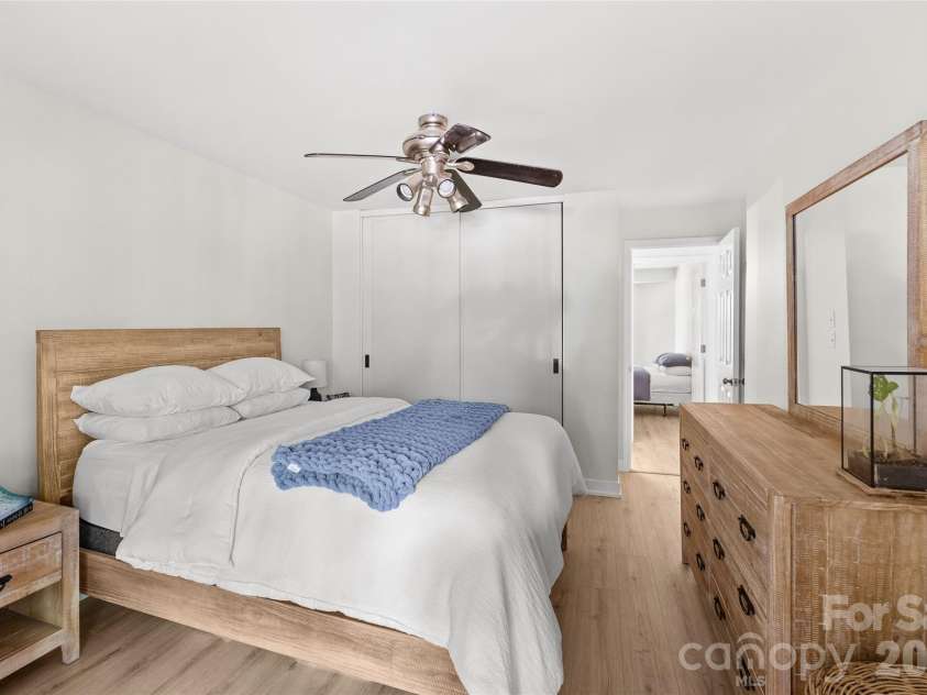 433 8th Street, Charlotte, NC 28202.  MLS# CAR4402319, YatesRealty ID 39926. 