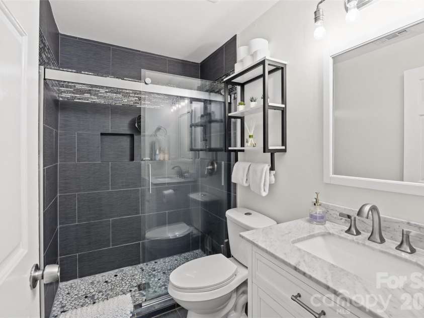 433 8th Street, Charlotte, NC 28202.  MLS# CAR4402319, YatesRealty ID 39926. 