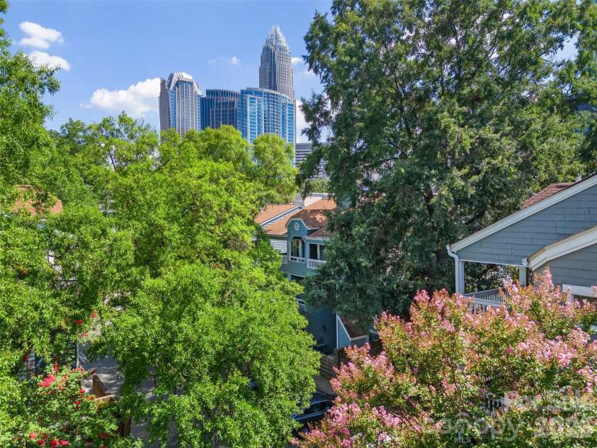 433 8th Street, Charlotte, NC 28202.  MLS# CAR4402319, YatesRealty ID 39926. 