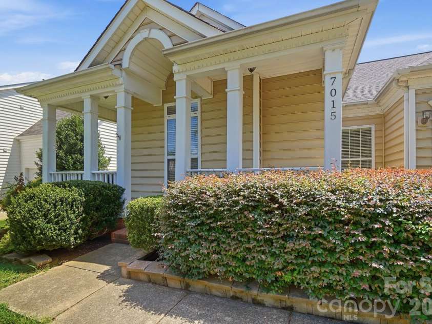 7015 Lenhart Drive, Charlotte, NC 28226.  MLS# CAR4407764, YatesRealty ID 39927. 