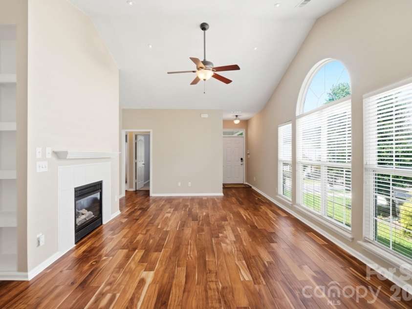 7015 Lenhart Drive, Charlotte, NC 28226.  MLS# CAR4407764, YatesRealty ID 39927. 