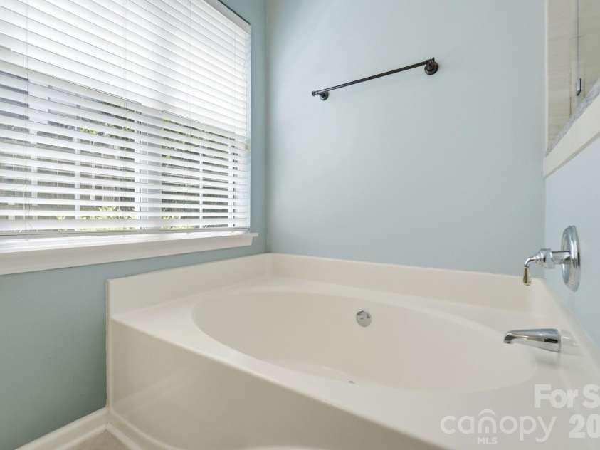 7015 Lenhart Drive, Charlotte, NC 28226.  MLS# CAR4407764, YatesRealty ID 39927. 