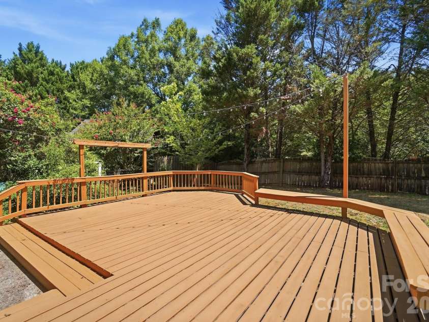 7015 Lenhart Drive, Charlotte, NC 28226.  MLS# CAR4407764, YatesRealty ID 39927. 