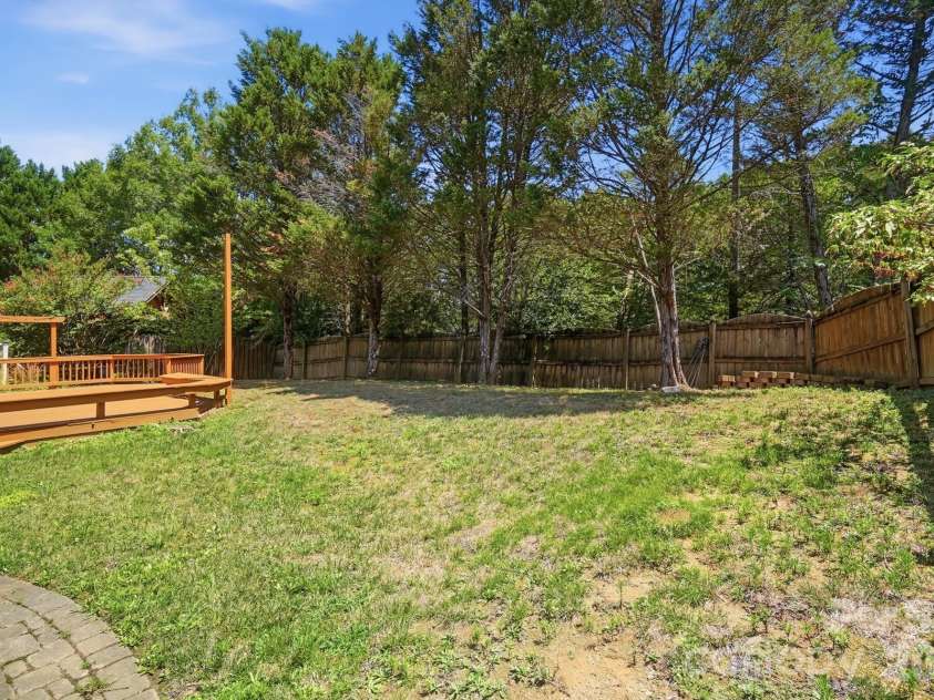 7015 Lenhart Drive, Charlotte, NC 28226.  MLS# CAR4407764, YatesRealty ID 39927. 