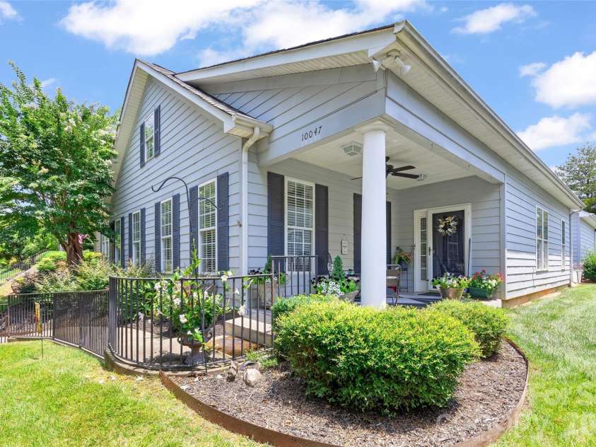 10047 Bishops Gate Boulevard, Pineville, NC 28134.  MLS# CAR4405550, YatesRealty ID 39929. 