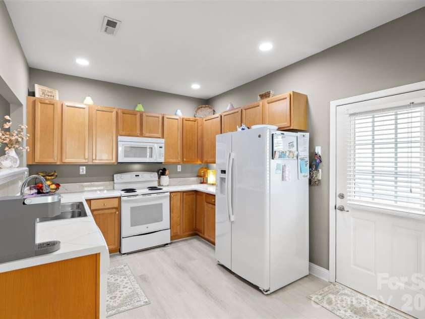 10047 Bishops Gate Boulevard, Pineville, NC 28134.  MLS# CAR4405550, YatesRealty ID 39929. 