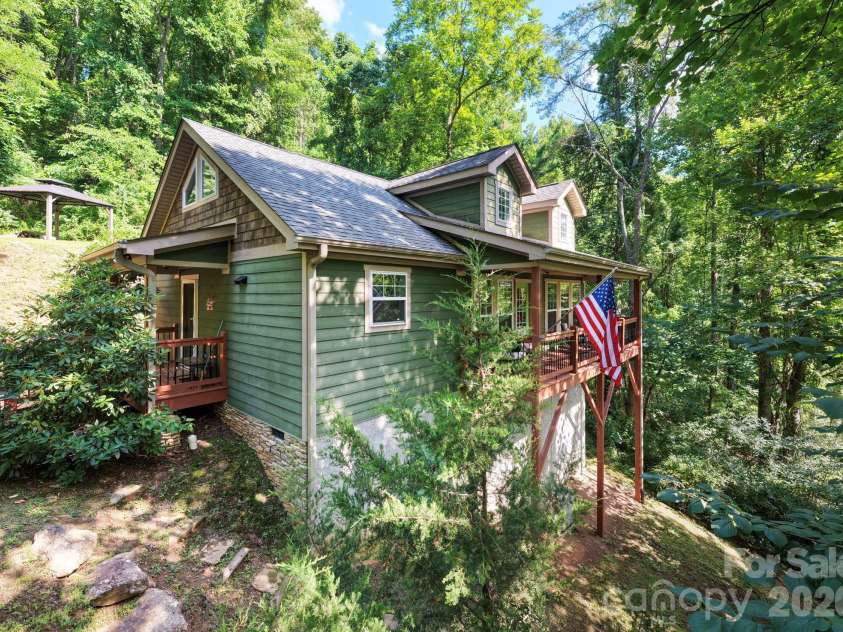 15 Happy Crow Lane, Asheville, NC 28805.  MLS# CAR4403766, YatesRealty ID 39930. Front corner view, 2010 construction.