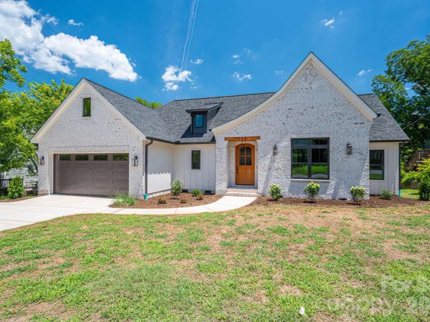 526 Aspen Street, Lincolnton, NC 28092.  MLS# CAR4403204, YatesRealty ID 39931. 