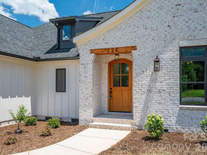 526 Aspen Street, Lincolnton, NC 28092.  MLS# CAR4403204, YatesRealty ID 39931. 