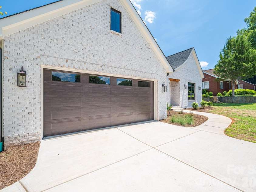 526 Aspen Street, Lincolnton, NC 28092.  MLS# CAR4403204, YatesRealty ID 39931. 