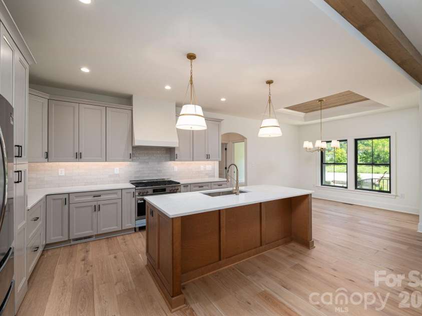 526 Aspen Street, Lincolnton, NC 28092.  MLS# CAR4403204, YatesRealty ID 39931. Spacious Kitchen with very large island