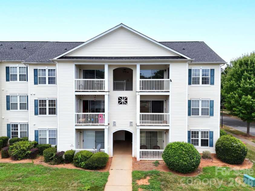 3965 Mohawk Court, Charlotte, NC 28215.  MLS# CAR4407715, YatesRealty ID 39932. 