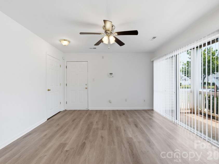 3965 Mohawk Court, Charlotte, NC 28215.  MLS# CAR4407715, YatesRealty ID 39932. 