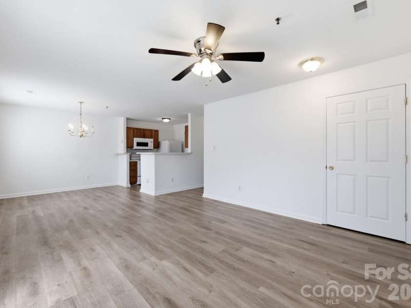 3965 Mohawk Court, Charlotte, NC 28215.  MLS# CAR4407715, YatesRealty ID 39932. 