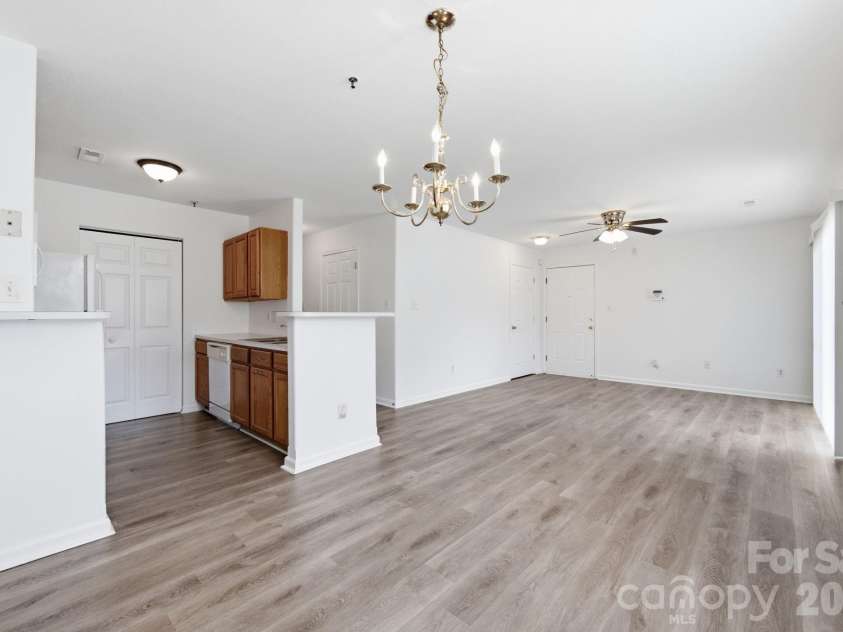 3965 Mohawk Court, Charlotte, NC 28215.  MLS# CAR4407715, YatesRealty ID 39932. 
