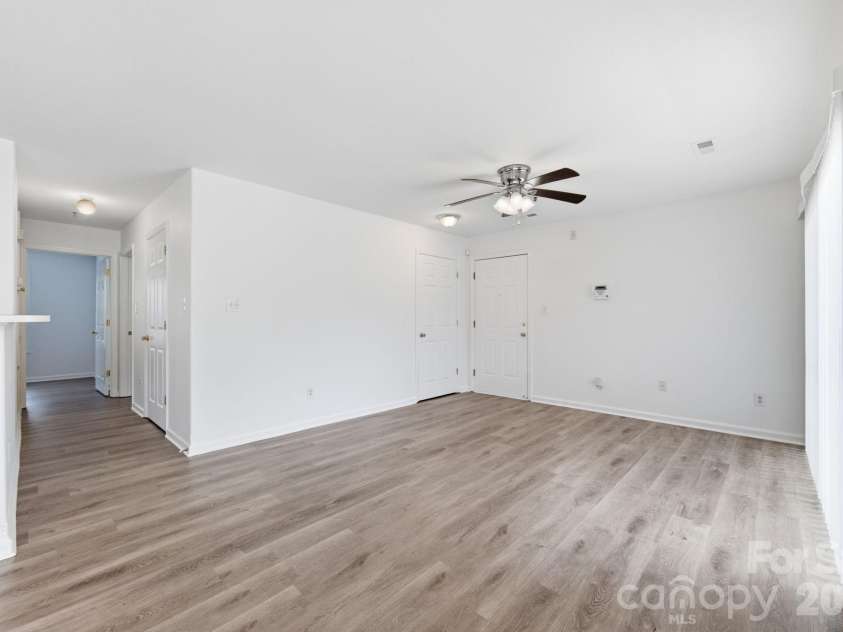 3965 Mohawk Court, Charlotte, NC 28215.  MLS# CAR4407715, YatesRealty ID 39932. 
