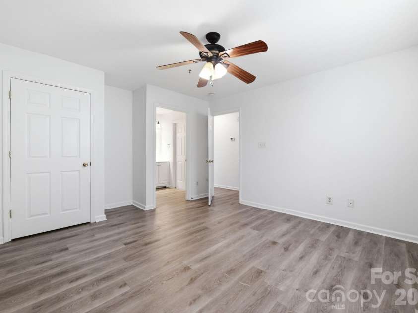 3965 Mohawk Court, Charlotte, NC 28215.  MLS# CAR4407715, YatesRealty ID 39932. 