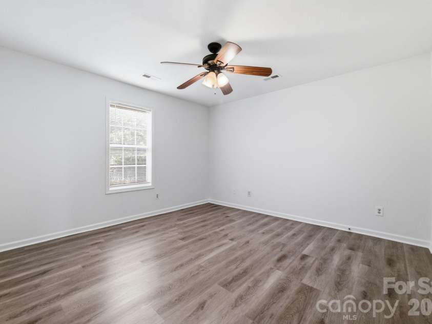 3965 Mohawk Court, Charlotte, NC 28215.  MLS# CAR4407715, YatesRealty ID 39932. 
