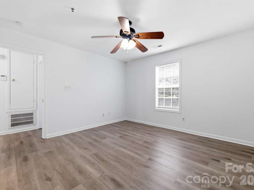 3965 Mohawk Court, Charlotte, NC 28215.  MLS# CAR4407715, YatesRealty ID 39932. 