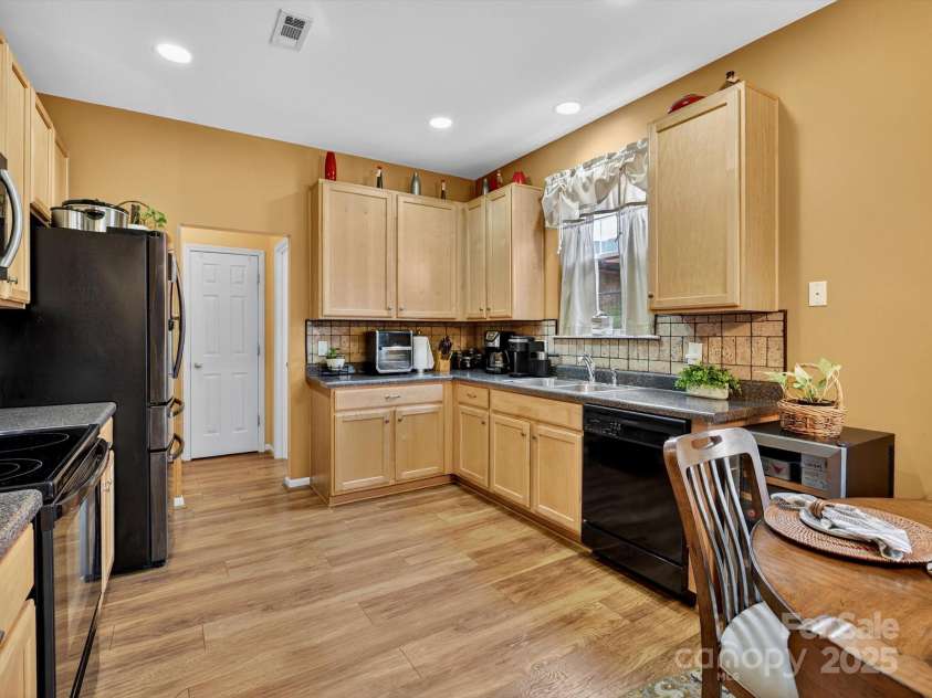 1020 Boxelder Lane, Charlotte, NC 28262.  MLS# CAR4300360, YatesRealty ID 39937. 