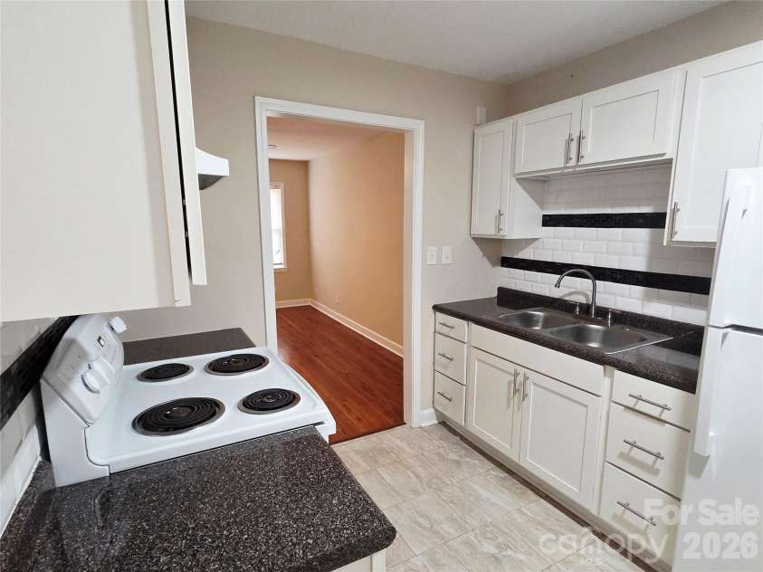 4102 Craig Avenue, Charlotte, NC 28211.  MLS# CAR4399631, YatesRealty ID 39937. 