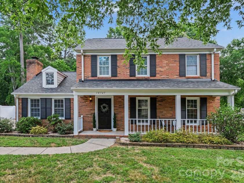 10727 Colony Woods Drive, Charlotte, NC 28277.  MLS# CAR4391498, YatesRealty ID 39938. 