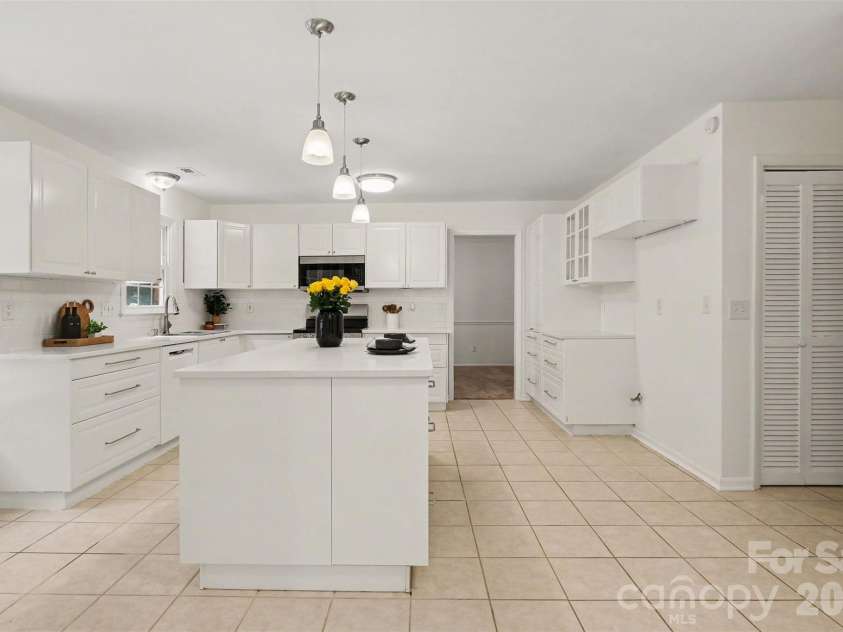 10727 Colony Woods Drive, Charlotte, NC 28277.  MLS# CAR4391498, YatesRealty ID 39938. 