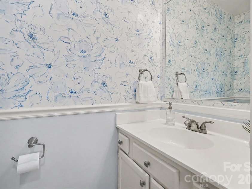 10727 Colony Woods Drive, Charlotte, NC 28277.  MLS# CAR4391498, YatesRealty ID 39938. 