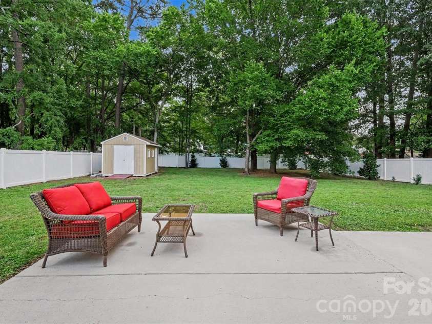 10727 Colony Woods Drive, Charlotte, NC 28277.  MLS# CAR4391498, YatesRealty ID 39938. 