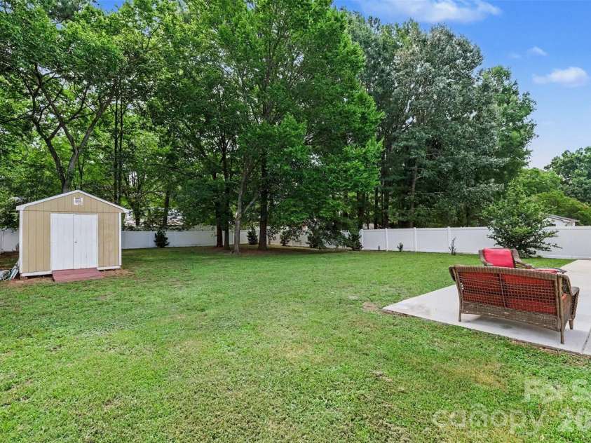 10727 Colony Woods Drive, Charlotte, NC 28277.  MLS# CAR4391498, YatesRealty ID 39938. 