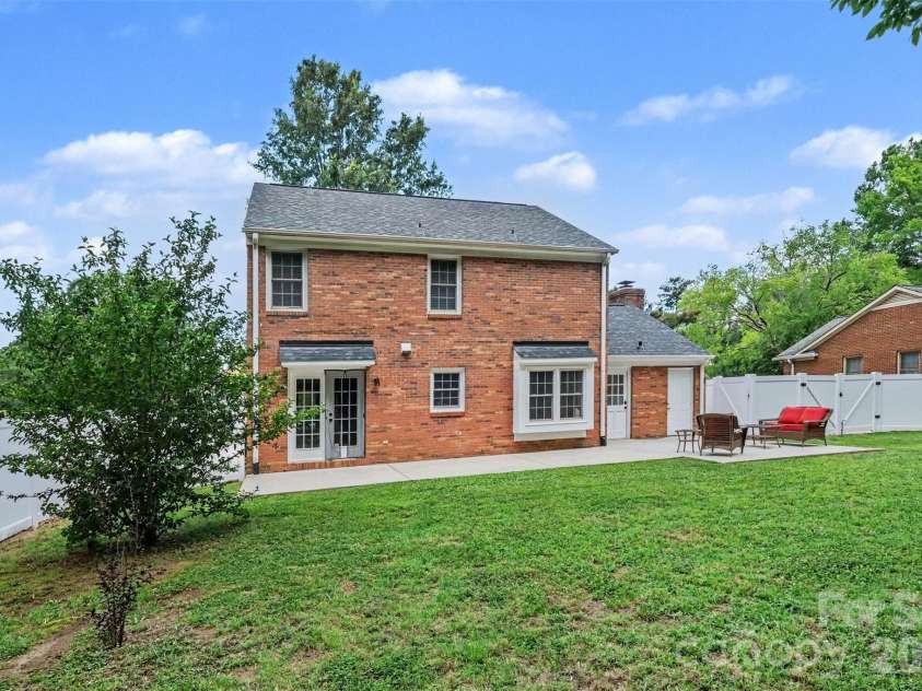 10727 Colony Woods Drive, Charlotte, NC 28277.  MLS# CAR4391498, YatesRealty ID 39938. 